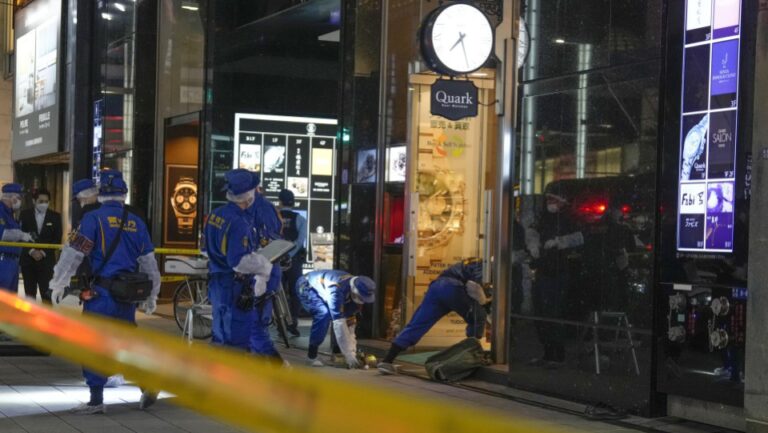 30 à 40 montres trouvées dans un véhicule volé dans un magasin Rolex à Tokyo