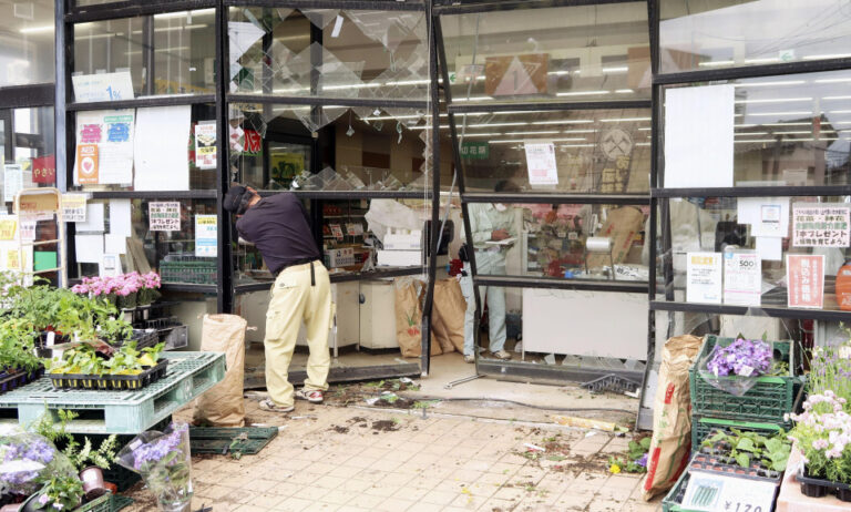 5 femmes transportées à l&rsquo;hôpital après qu&rsquo;une voiture a percuté un magasin dans le centre du Japon