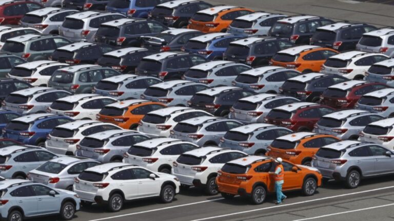 Le déficit commercial du Japon en avril diminue de moitié, les importations chutent pour la première fois en 2 ans
