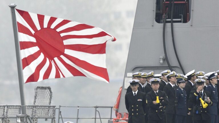Le navire japonais MSDF arborera le drapeau du soleil levant lors d&rsquo;un exercice naval en Corée du Sud