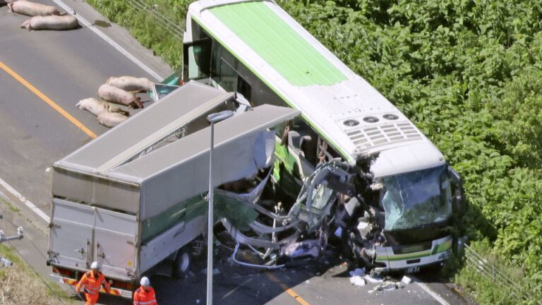5 morts après une collision entre un bus et un camion à Hokkaido au Japon