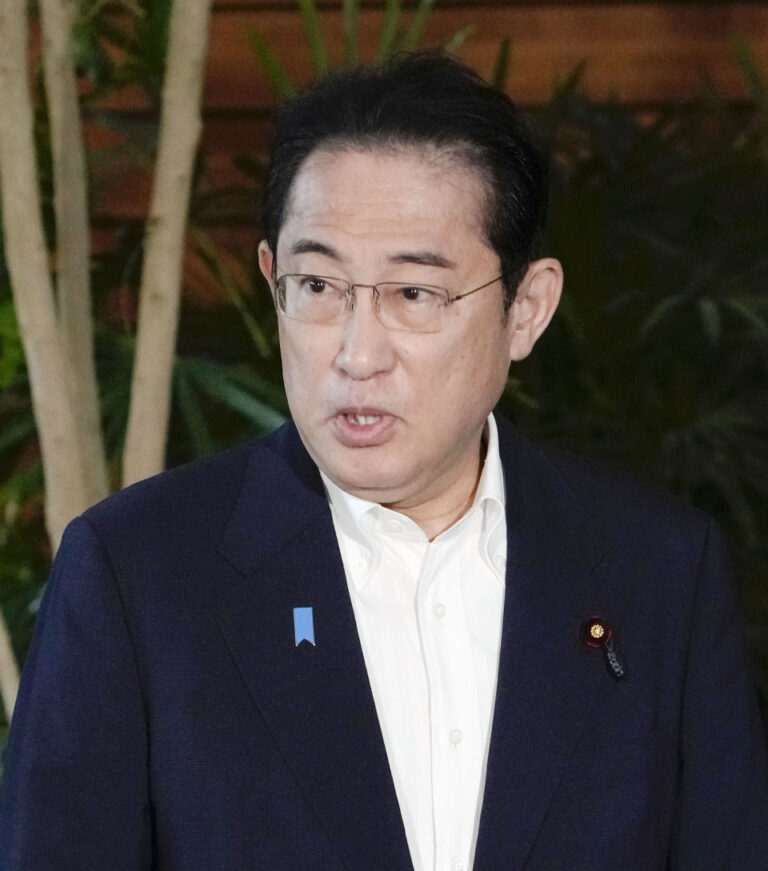 Se filtró una foto privada del primer ministro japonés en medio de preocupaciones de seguridad para los fanáticos en la residencia.