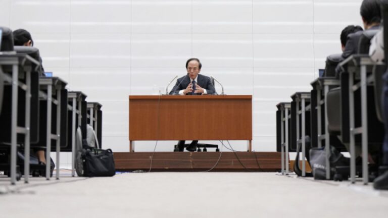 La chute du yen pourrait porter un coup débilitant au Japon, souligne la BOJ