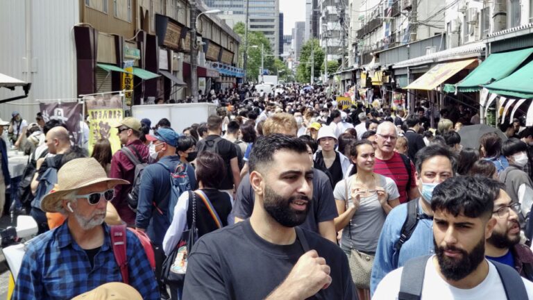 Le Japon cherche à bouleverser le tourisme local alors que la demande révèle des pénuries de personnel