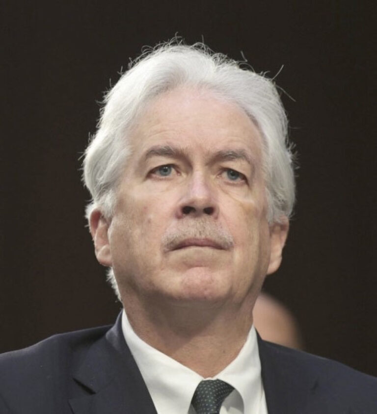 El jefe de la CIA visitó China en mayo mientras Estados Unidos busca aliviar las tensiones