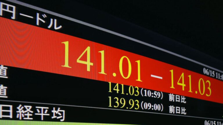Le dollar atteint un sommet de 7 mois au-dessus de 141 yens sur des taux divergents aux États-Unis et au Japon