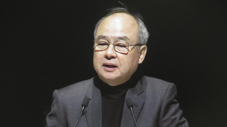 SoftBank prêt pour une contre-offensive avec l&rsquo;IA après des pertes massives