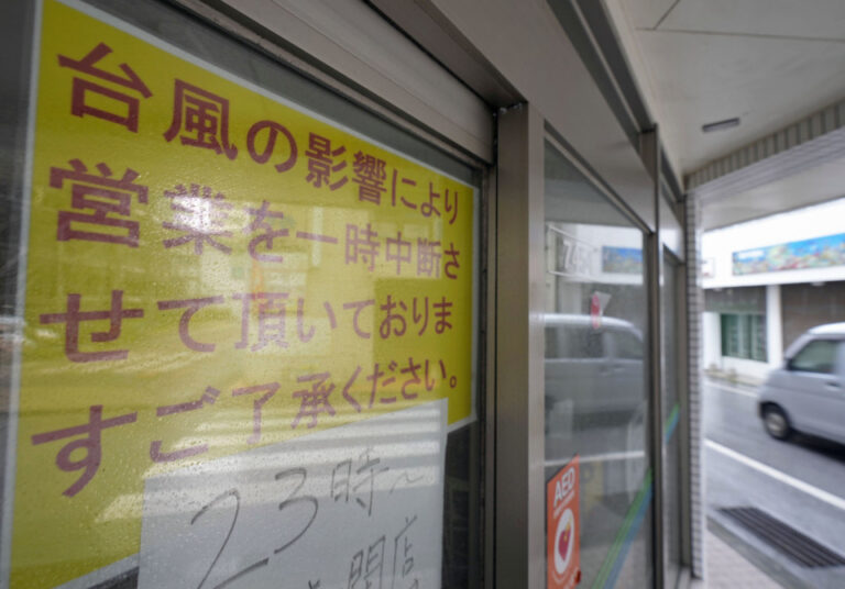 Un grand typhon se dirige vers la préfecture d&rsquo;Okinawa au Japon, des vents forts sont prévenus