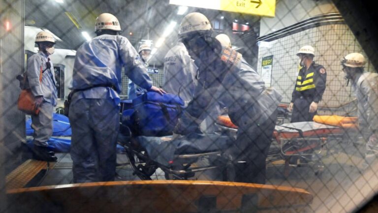 Un homme admet avoir poignardé des passagers lors de l&rsquo;attaque aléatoire d&rsquo;un train à Tokyo en 2021