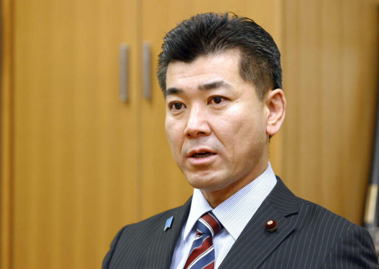 Un parti d&rsquo;opposition japonais réfléchit à une motion de censure contre Kishida