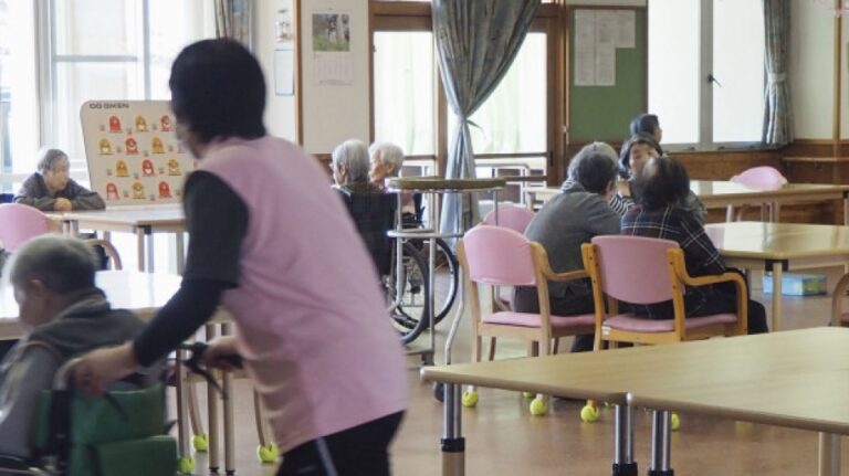27% des maisons de retraite au Japon risquent la faillite en raison de la hausse des prix: enquête