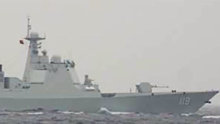 Des navires de guerre chinois et russes naviguent dans le détroit entre Hokkaido et Sakhaline