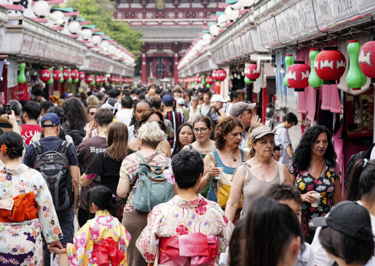 Les arrivées étrangères au Japon dépassent les 10 millions, 1ère fois depuis l&rsquo;ère pré-COVID