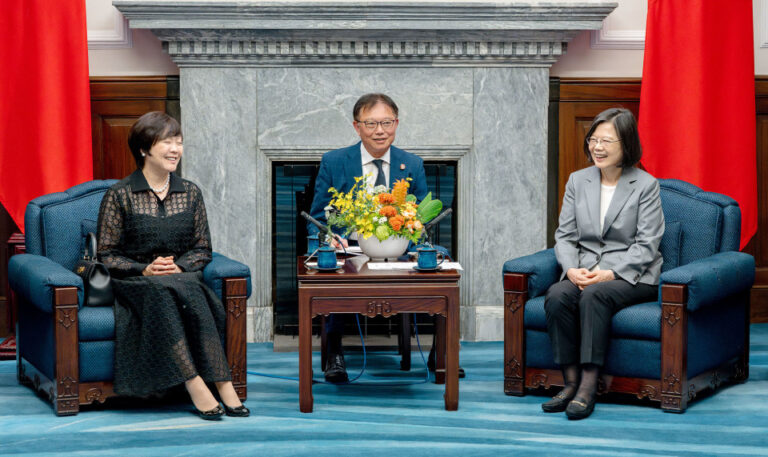 Tsai appelle à une amitié plus profonde entre Taïwan et le Japon lors de discussions avec la veuve d&rsquo;Abe