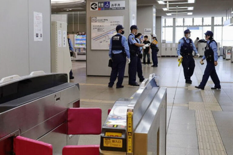 Un homme envoyé aux procureurs pour tentative de meurtre dans un train d&rsquo;Osaka