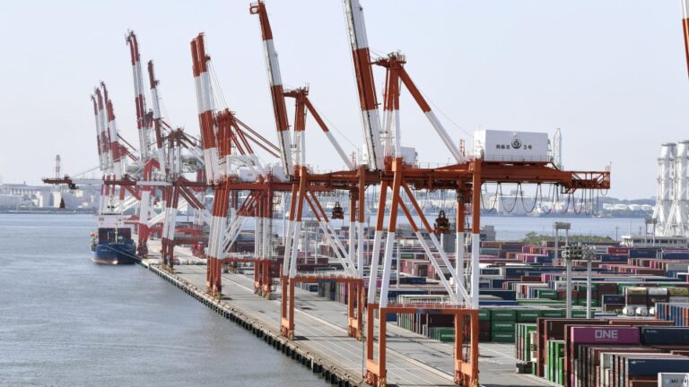 Japon : excédent semestriel du compte courant en hausse de 11 %, déficit commercial en baisse