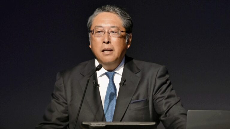 La perte nette du groupe SoftBank diminue en avril-juin alors que les actions rebondissent