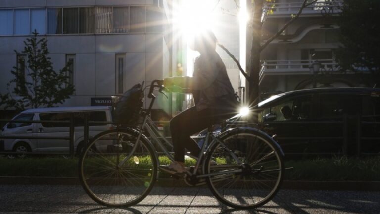 Japón estudia un nuevo sistema para multar a ciclistas por infracciones de tráfico