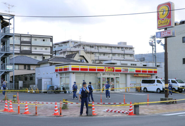 Un homme poignarde et taillade 2 employés d&rsquo;un dépanneur à Tokyo