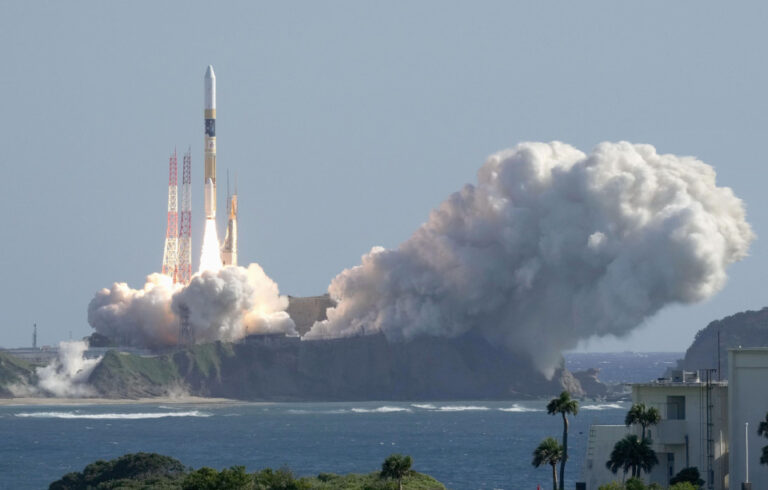 El cohete H2A despega, el primer lanzamiento de Japón desde la falla del H3