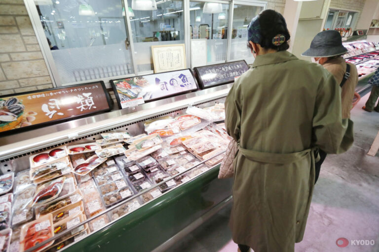 Les dépenses des ménages japonais chutent de 5 % en raison de la hausse des prix