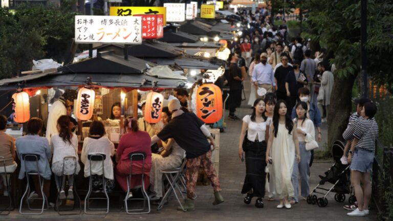 Les stands de nourriture « Yatai » font vibrer la vie nocturne de Fukuoka au Japon