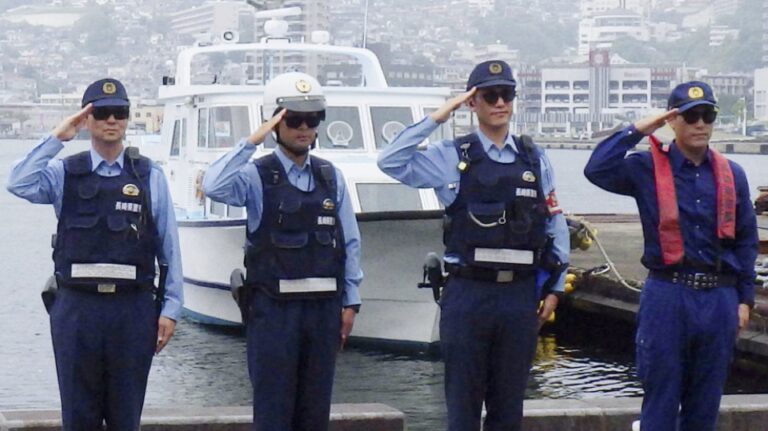 La police de Nagasaki autorise l&rsquo;utilisation de lunettes de soleil par les policiers