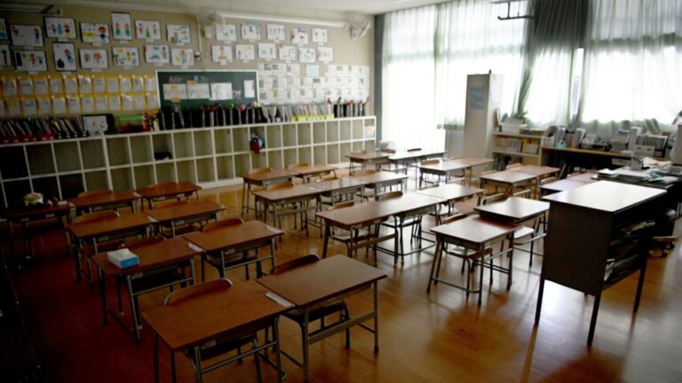 L&rsquo;absentéisme scolaire au Japon a atteint un niveau record de près de 300 000 au cours de l&rsquo;exercice 2022