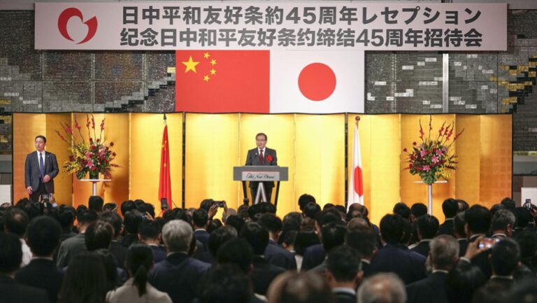 Le Japon et la Chine renouvellent leur engagement à promouvoir leurs relations à l&rsquo;occasion du 45e anniversaire de l&rsquo;accord de paix.