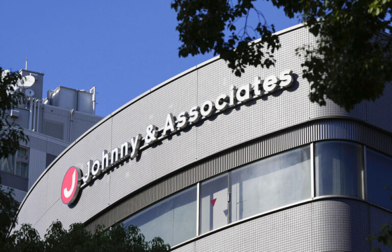 Le scandale des abus sexuels a entaché les yeux de Johnny qui crée une nouvelle entreprise
