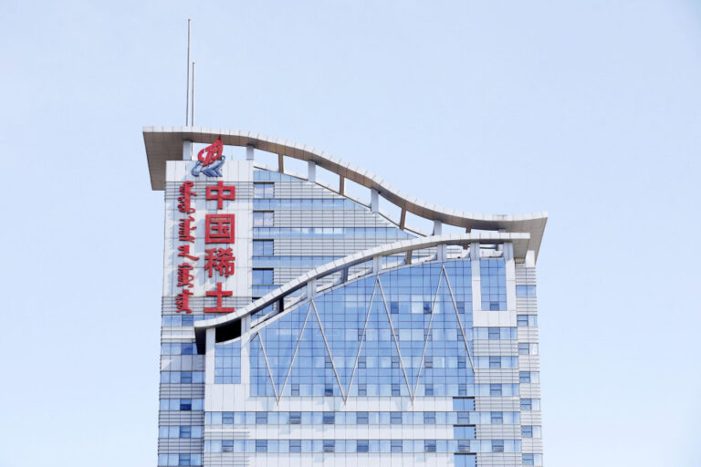 Un employé chinois d&rsquo;une entreprise japonaise arrêté suite à une fuite présumée d&rsquo;informations sur des métaux rares