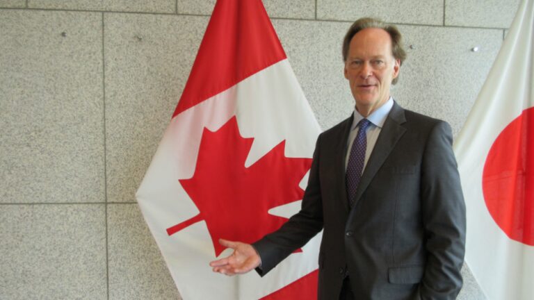 Un envoyé appelle le Japon à investir dans un projet de batterie pour véhicules électriques avec le Canada