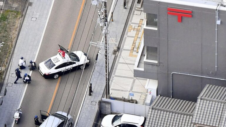 Un homme armé se barricade dans un bureau de poste après 2 blessés à l&rsquo;hôpital