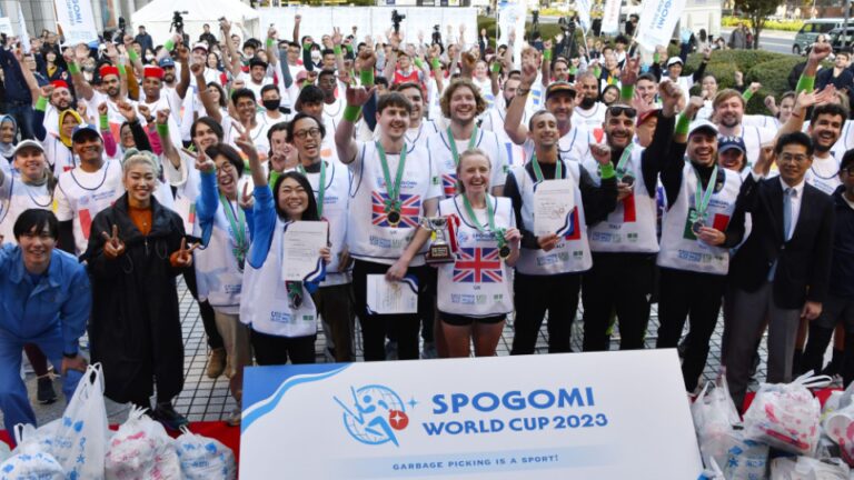 La Grande-Bretagne remporte le premier événement sportif de ramassage des déchets au Japon
