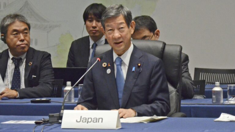 Le Japon affirme que l&rsquo;eau traitée à Fukushima est sûre lors d&rsquo;une réunion entre la Chine et la Corée du Sud