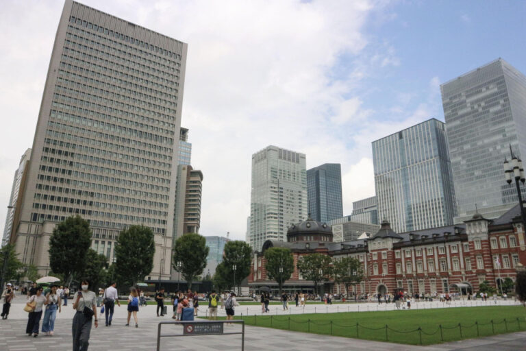 Le soutien au cabinet du Premier ministre japonais Kishida atteint un niveau record de 28% et les réductions d&rsquo;impôts ne sont pas saluées