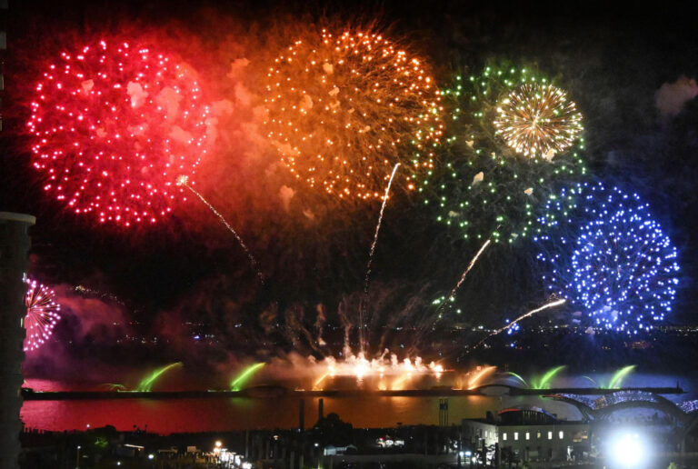 Les festivals de feux d&rsquo;artifice au Japon tamisent leurs lumières en raison de difficultés financières