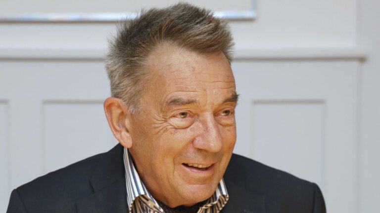 Maurer, ancien chef de la Croix-Rouge, parmi 103 étrangers décorés au Japon