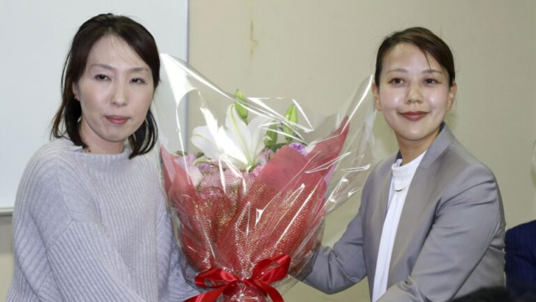 Une ancienne secrétaire parlementaire devient à 33 ans la plus jeune femme maire du Japon