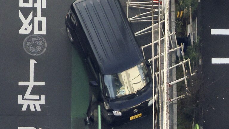 Une voiture percute la barricade de l’ambassade israélienne à Tokyo et blesse un officier