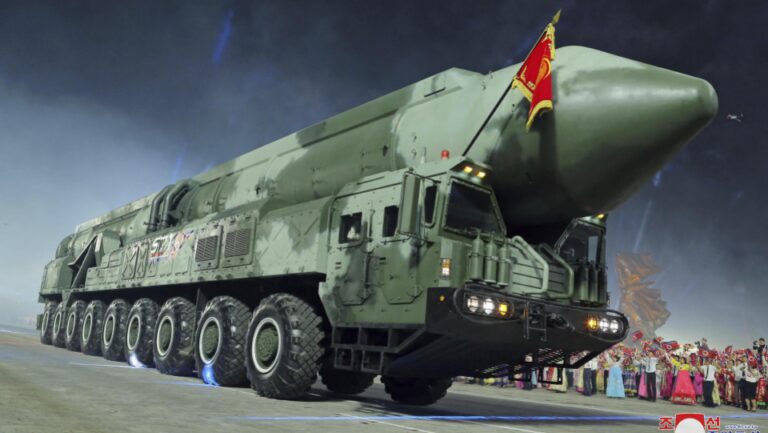 La Corée du Nord lance un ICBM et un missile balistique à quelques heures d&rsquo;intervalle
