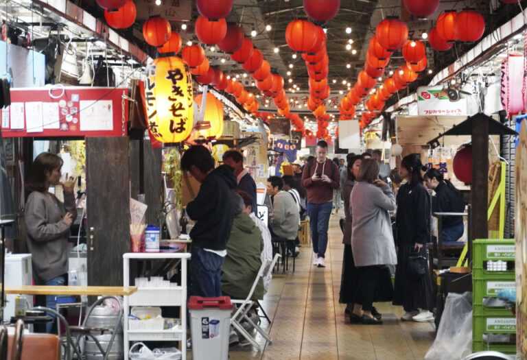 La cuisine de rue crée un appétit pour l&rsquo;avenir sur le marché en déclin d&rsquo;Osaka