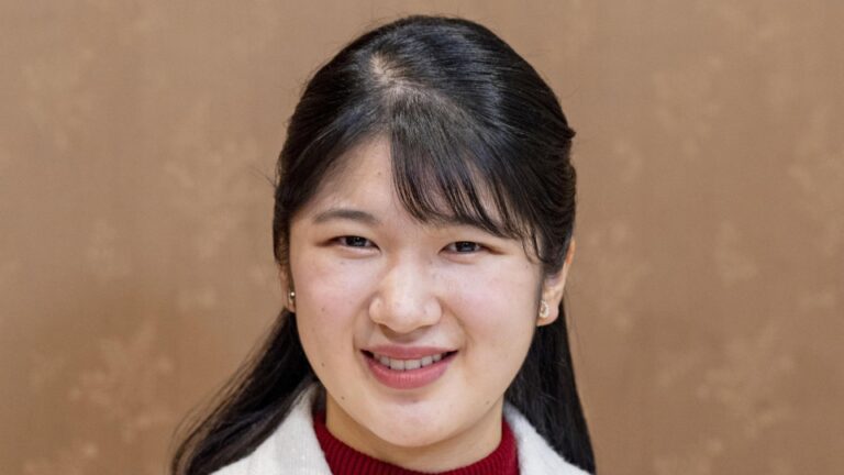 La princesse Aiko fête ses 22 ans et concilie études et fonctions officielles