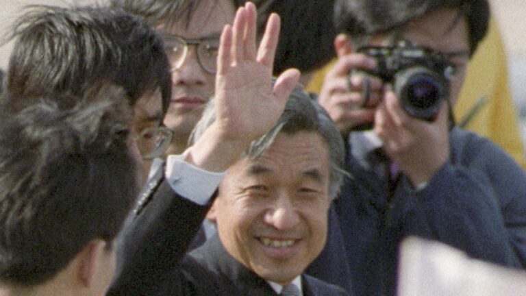 Le Japon a demandé à la Chine de mettre de côté la revendication Senkaku avant la visite de l’empereur en 1992.