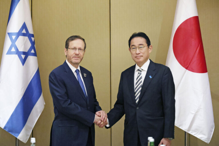Le Japon espère un apaisement rapide des tensions à Gaza, déclare le Premier ministre à Israël