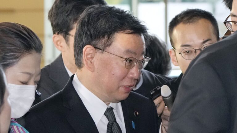Le Premier ministre Kishida va limoger le porte-parole du gouvernement Matsuno au milieu d&rsquo;un scandale financier: sources
