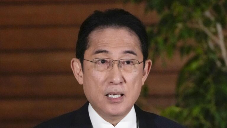Le Premier ministre japonais s&rsquo;engage à éliminer progressivement les centrales au charbon lors du sommet sur le climat