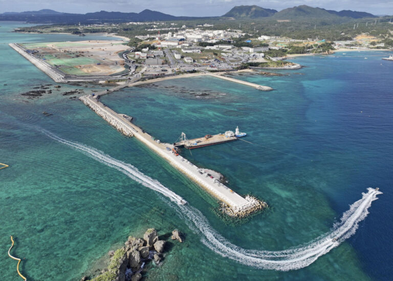 Le gouvernement japonais ignore l&rsquo;objection d&rsquo;Okinawa aux travaux de transfert de bases américaines