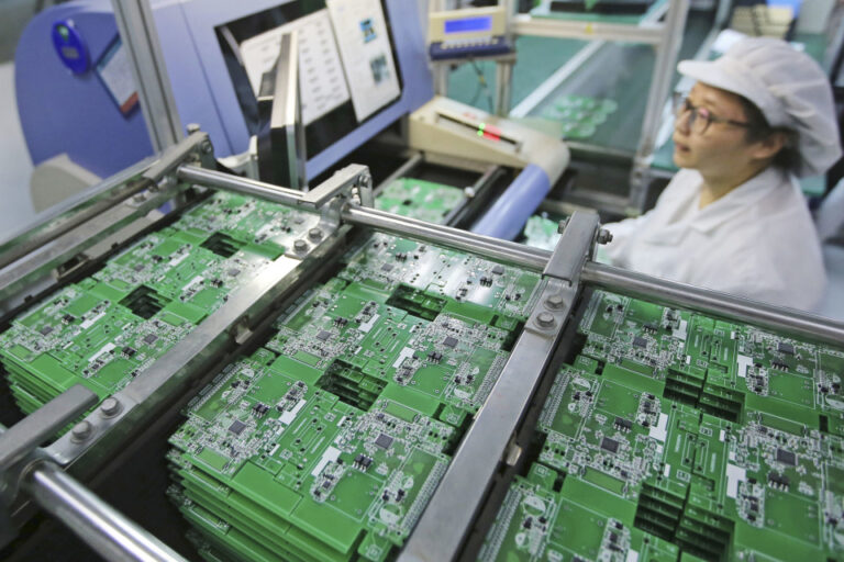 Le marché mondial des puces devrait atteindre un niveau record de 588 milliards de dollars.  en 2024