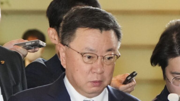 Les dirigeants des plus grandes factions du LDP victimes du scandale ont été interrogés volontairement
